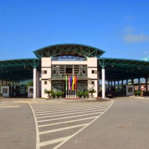 làm mái tôn nhà xe bình chánh